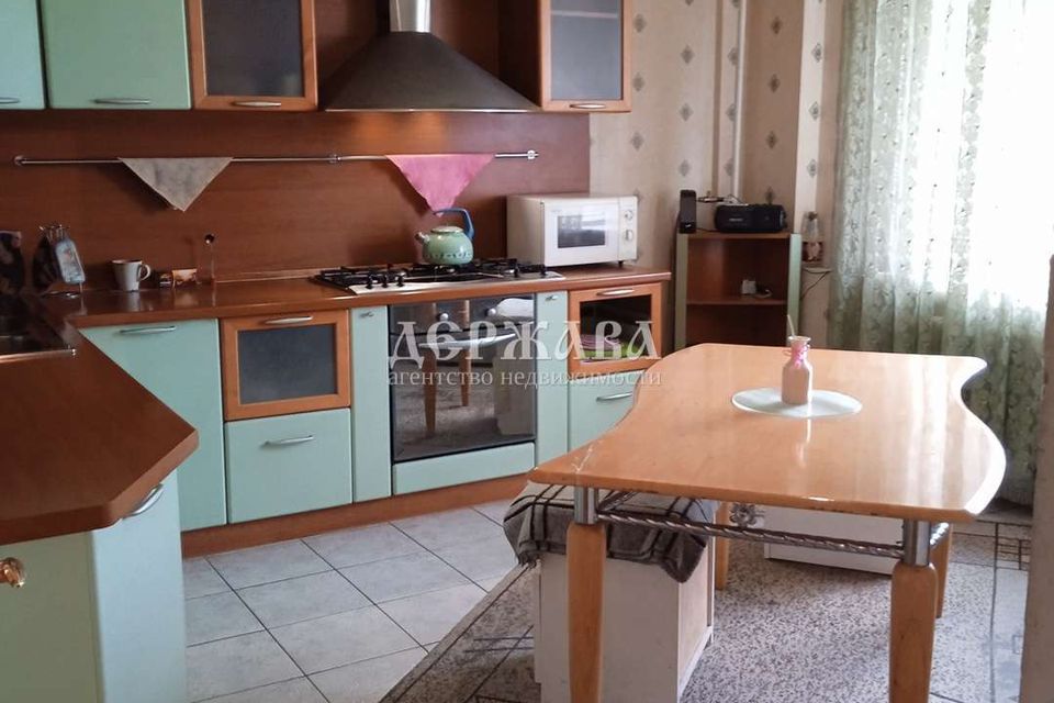 Продаётся 4-комнатная квартира, 158.99 м²