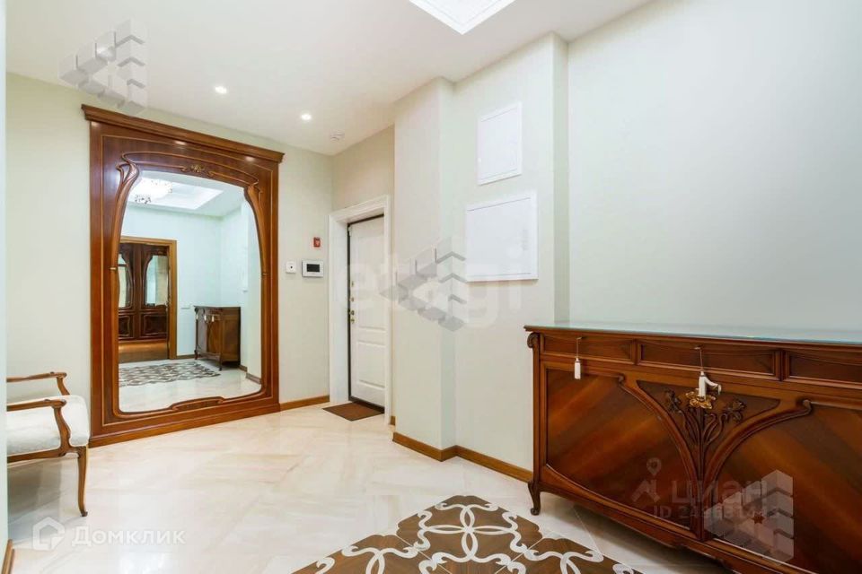 Продаётся 3-комнатная квартира, 173.84 м²