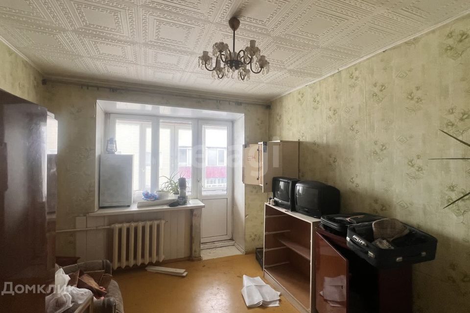 Продаётся 4-комнатная квартира, 59.9 м²