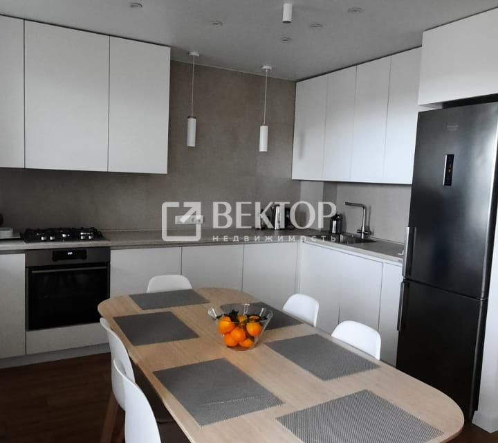 Продаётся 3-комнатная квартира, 101 м²