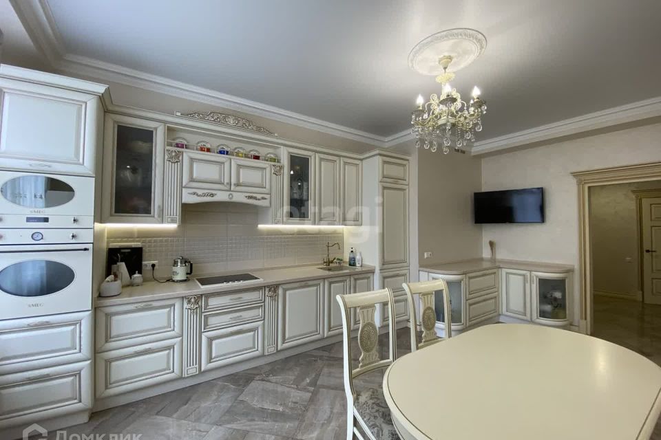 Продаётся 3-комнатная квартира, 134.9 м²