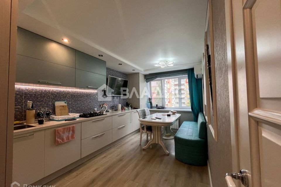 Продаётся 4-комнатная квартира, 81 м²