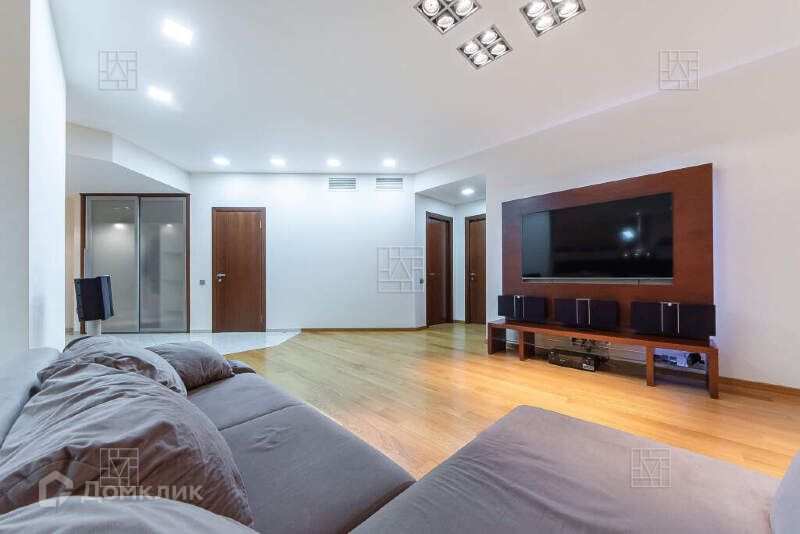 Сдаётся 3-комнатная квартира, 137.8 м²