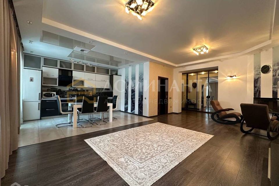 Продаётся 3-комнатная квартира, 185 м²