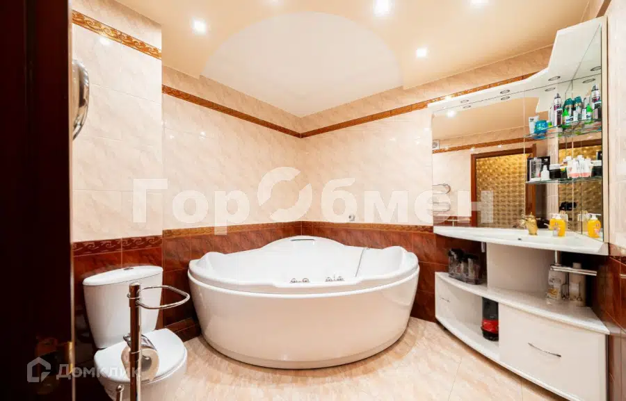 Продаётся 4-комнатная квартира, 145 м²