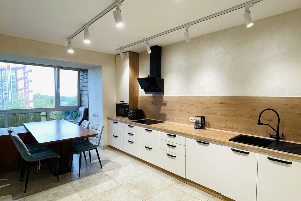 Продаётся 3-комнатная квартира, 115 м²