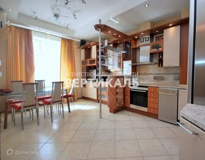 Продаётся 4-комнатная квартира, 156 м²