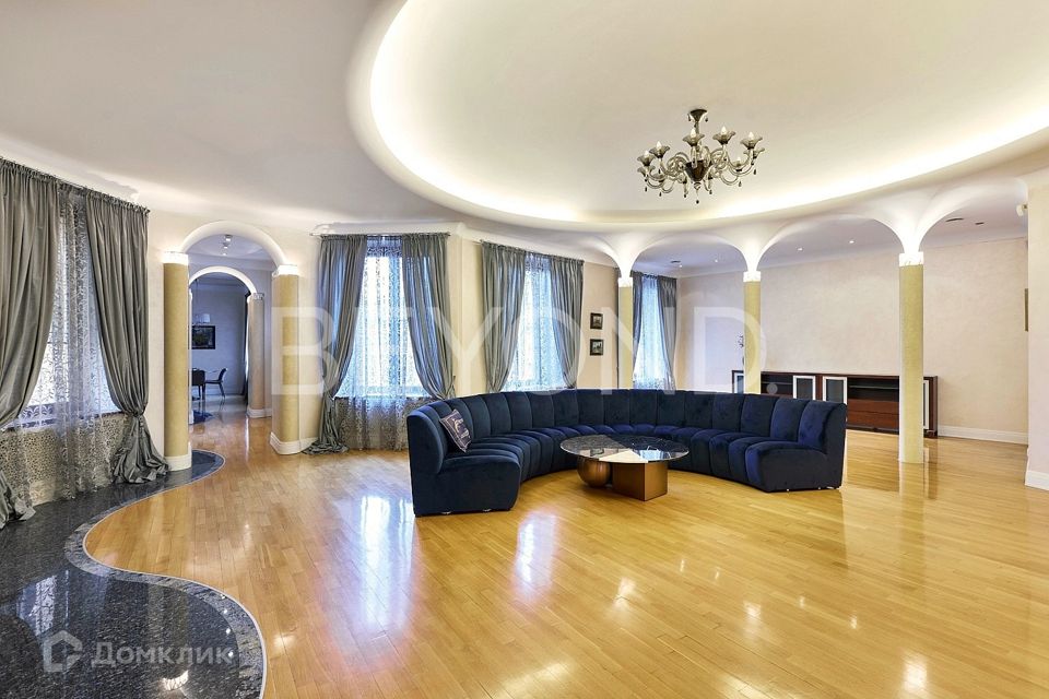 Сдаётся 4-комнатная квартира, 220 м²