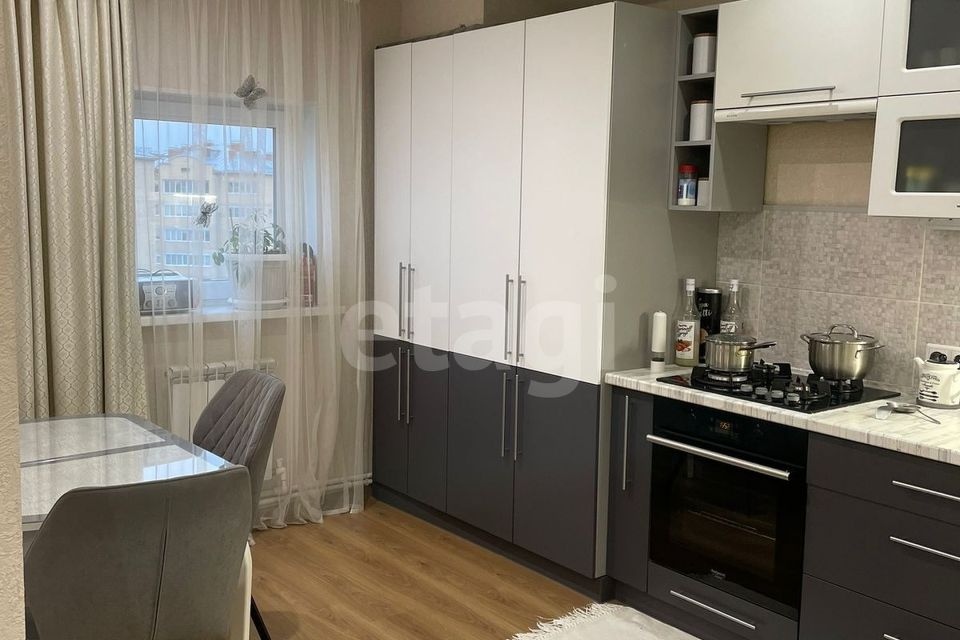 Продаётся 2-комнатная квартира, 60.8 м²