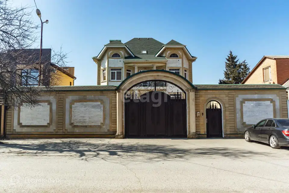 Продаётся 3-этажный дом, 567 м²