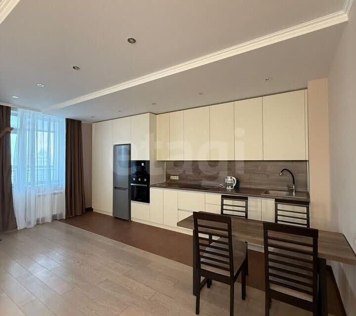 Сдаётся 2-комнатная квартира, 90 м²