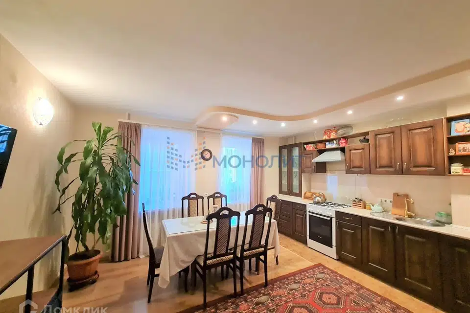 Продаётся 4-комнатная квартира, 161.5 м²