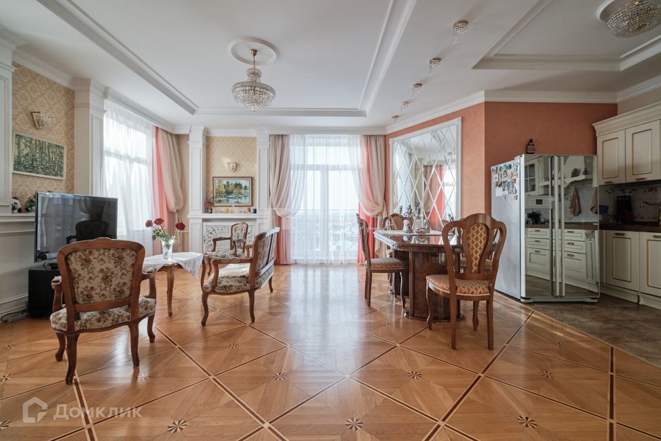 Продаётся 3-комнатная квартира, 127.9 м²