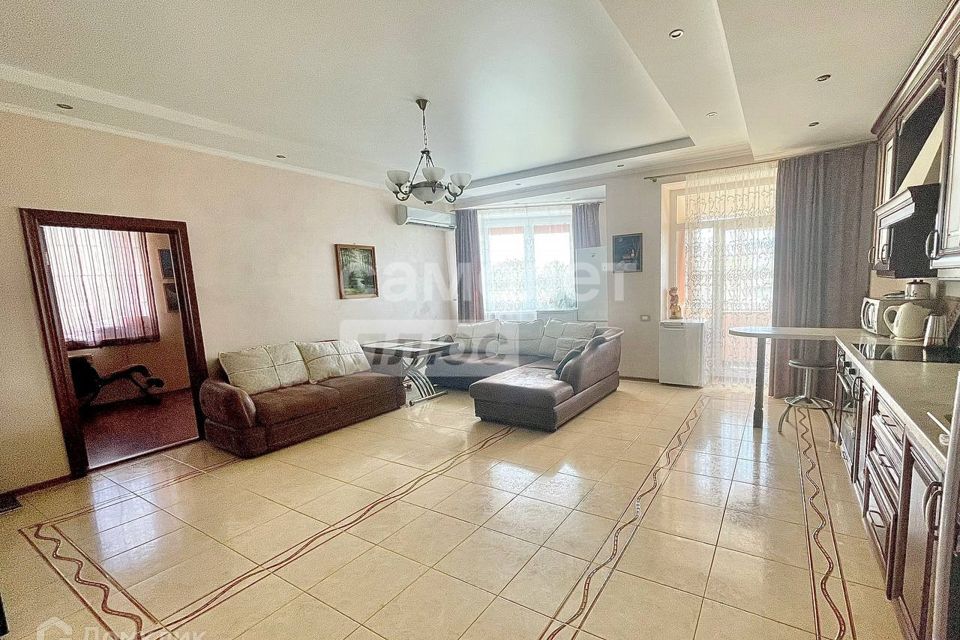 Продаётся 4-комнатная квартира, 117.2 м²