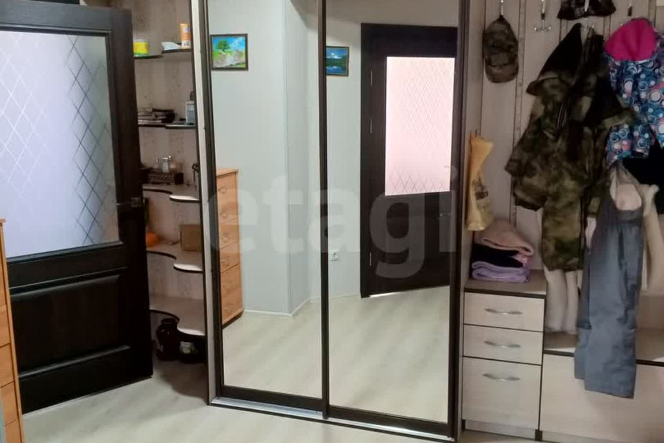 Продаётся комната в 2-комн. квартире, 56 м²
