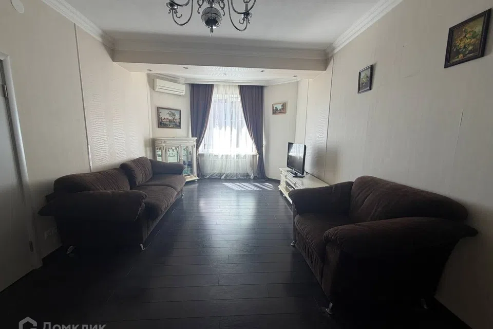 Сдаётся 2-комнатная квартира, 76 м²