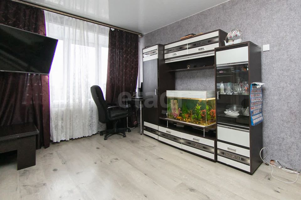 Продаётся 4-комнатная квартира, 61.8 м²