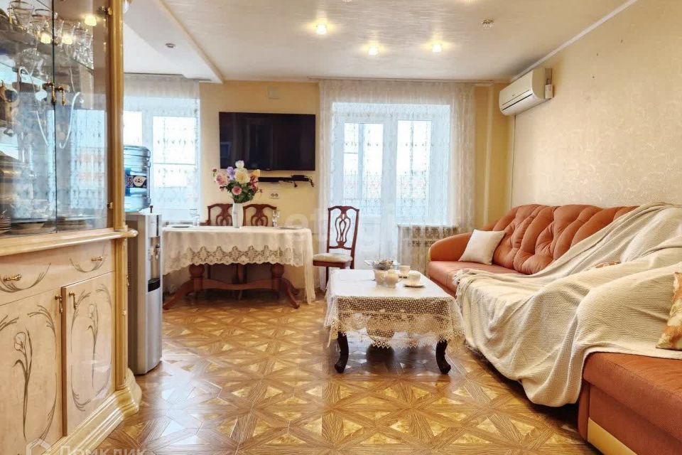 Продаётся 4-комнатная квартира, 90.8 м²