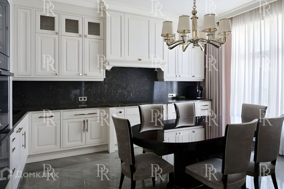 Продаётся 4-комнатная квартира, 174 м²