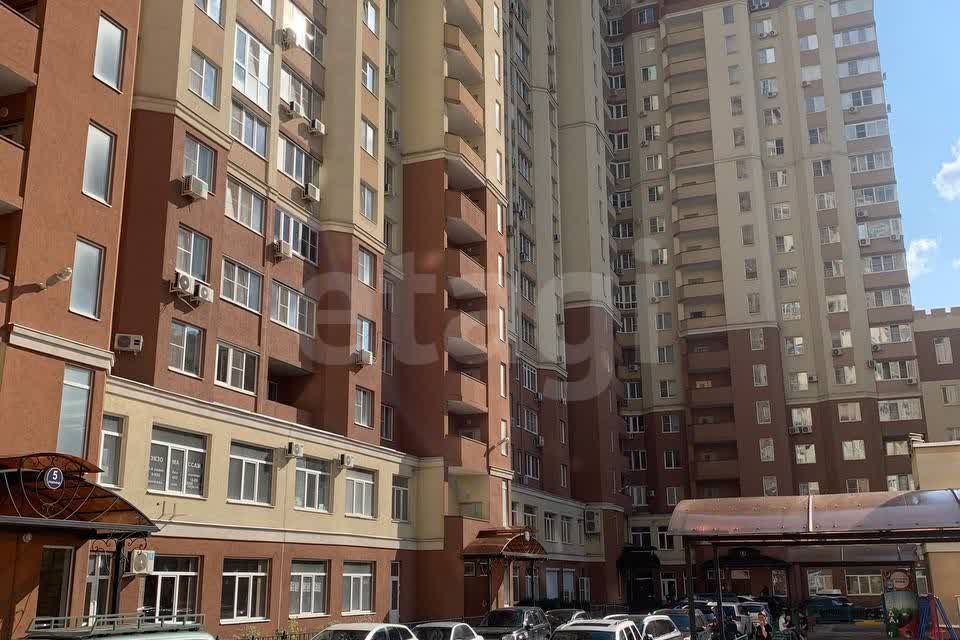 Продаётся 4-комнатная квартира, 152 м²