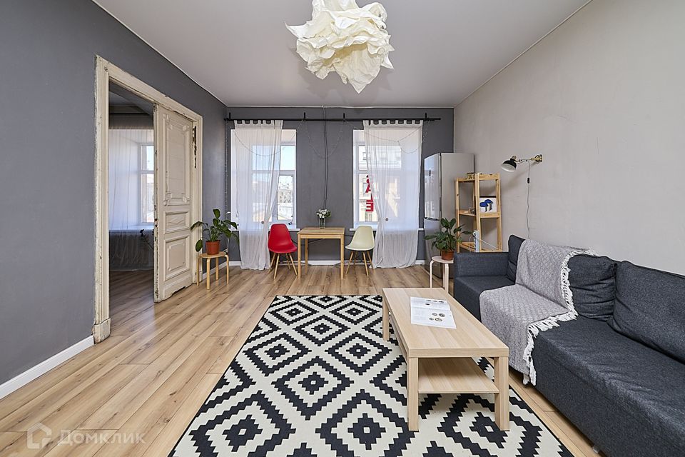 Продаётся 2 комнаты в 5-комн. квартире, 177 м²