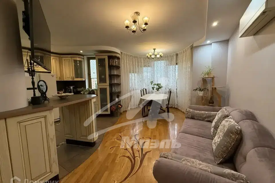 Продаётся 4-комнатная квартира, 117.3 м²