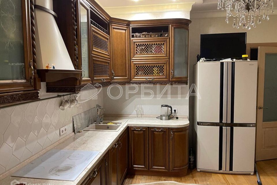 Сдаётся 3-комнатная квартира, 121.9 м²