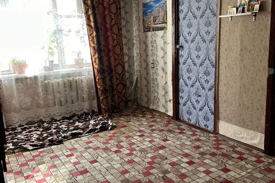 Продаётся 4-комнатная квартира, 61.7 м²