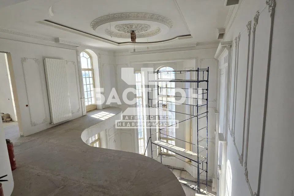 Продаётся 2-этажный дом, 697.9 м²