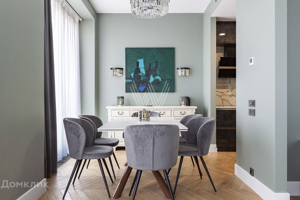 Сдаётся 4-комнатная квартира, 159 м²