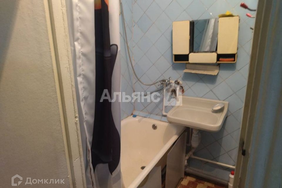 Продаётся 4-комнатная квартира, 60.7 м²