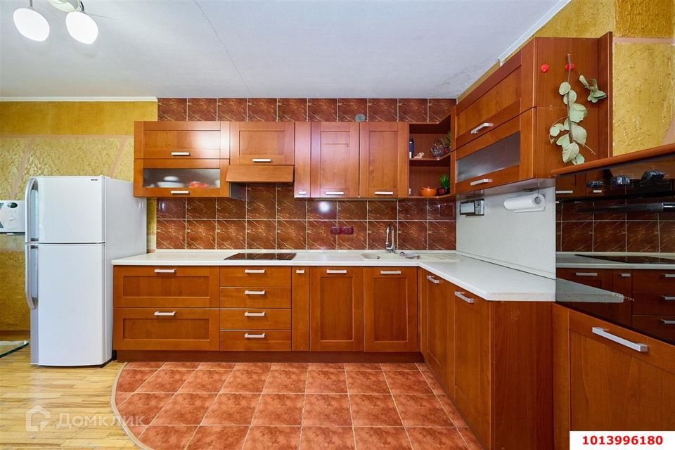Продаётся 3-комнатная квартира, 100 м²