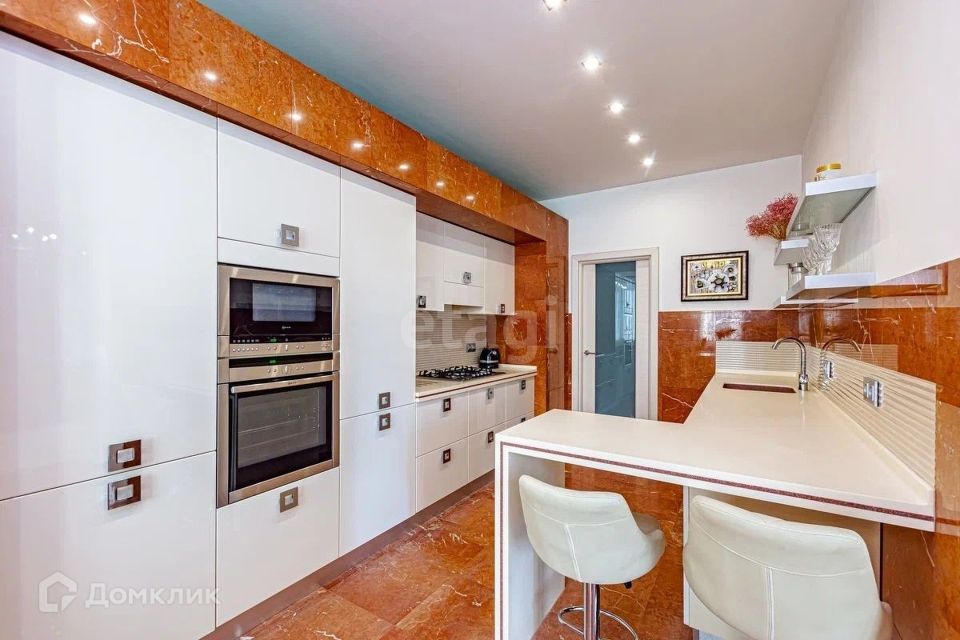 Продаётся 3-комнатная квартира, 118 м²