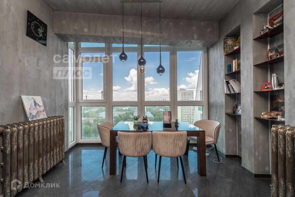 Продаётся 4-комнатная квартира, 176.3 м²