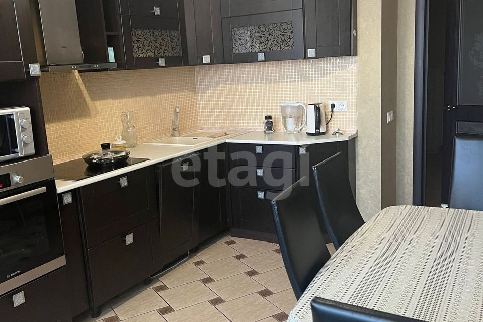 Продаётся 2-комнатная квартира, 65.2 м²