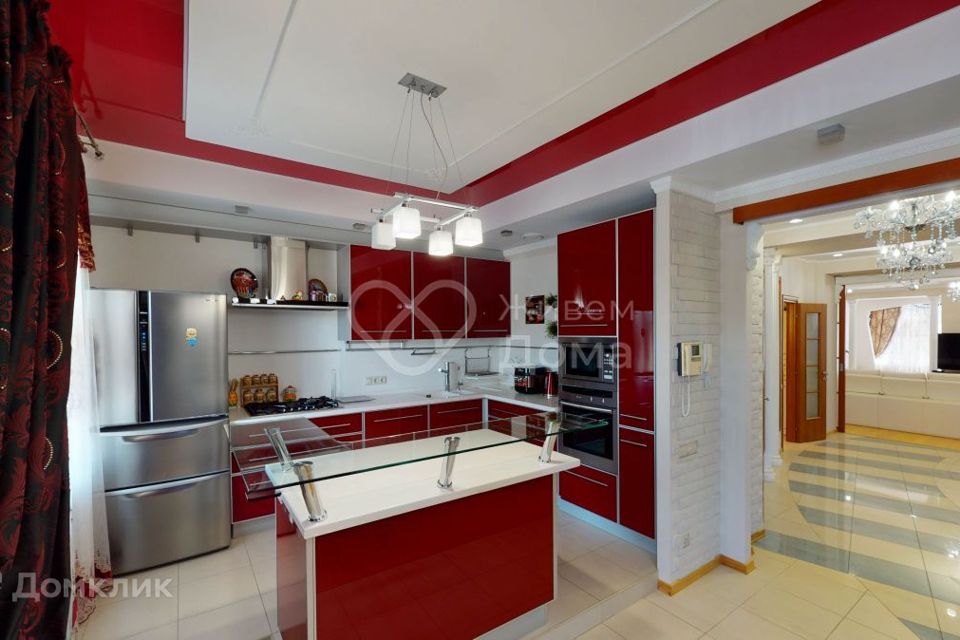 Продаётся 5-комнатная квартира, 270.2 м²