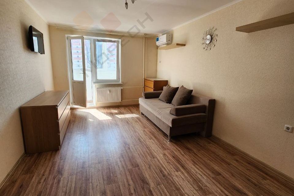 Продаётся 1-комнатная квартира, 41.8 м²
