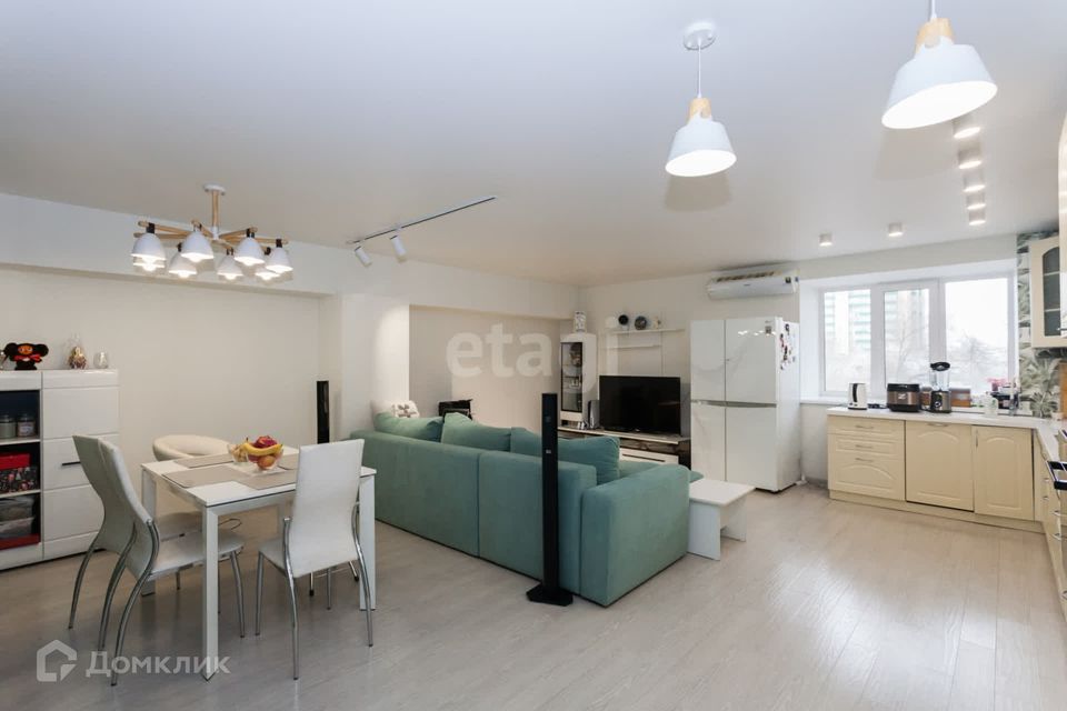 Продаётся 3-комнатная квартира, 104.7 м²