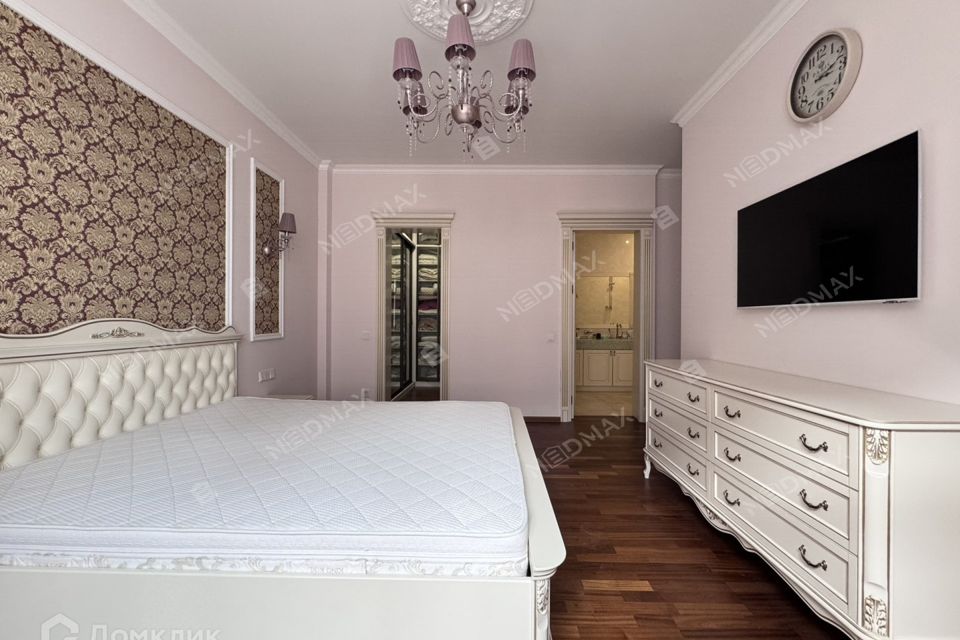 Продаётся 5-комнатная квартира, 175.2 м²
