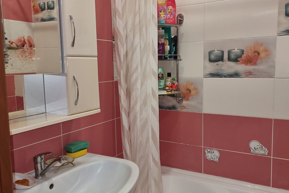 Продаётся 3-комнатная квартира, 65.4 м²