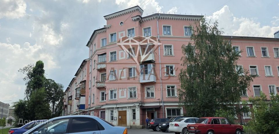 Продаётся 3 комнаты в 4-комн. квартире, 15.6 м²