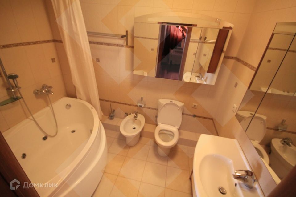 Сдаётся 3-комнатная квартира, 116 м²