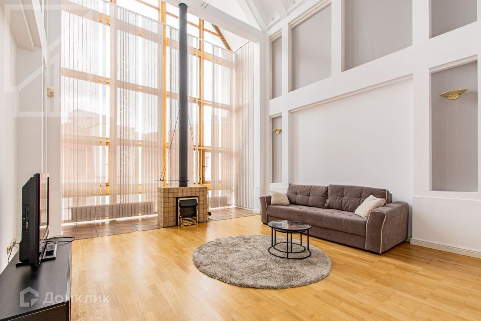 Сдаётся 5-комнатная квартира, 223 м²