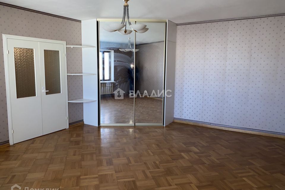 Продаётся 1-комнатная квартира, 75.7 м²