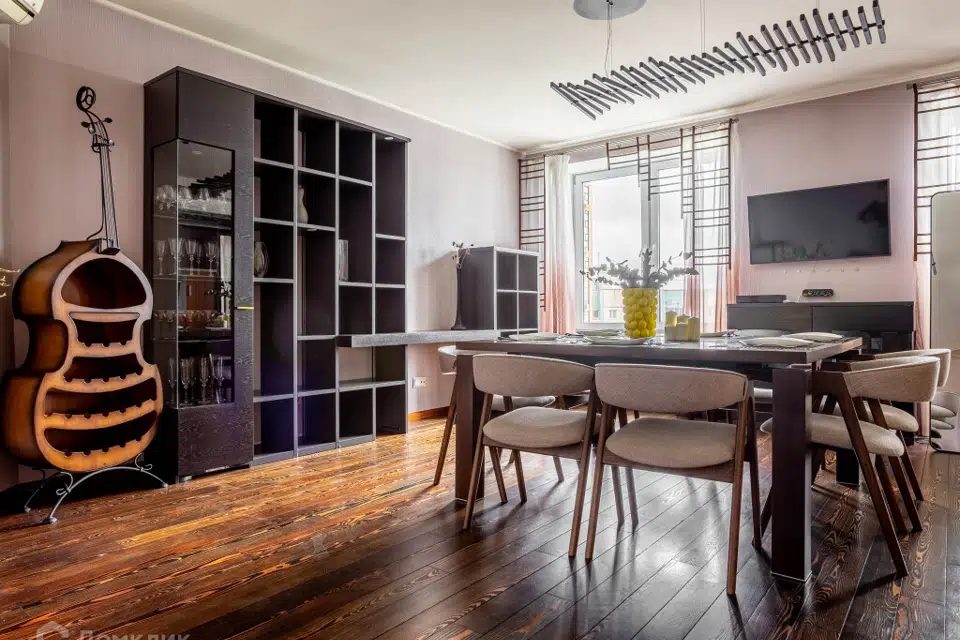 Продаётся 4-комнатная квартира, 184.7 м²