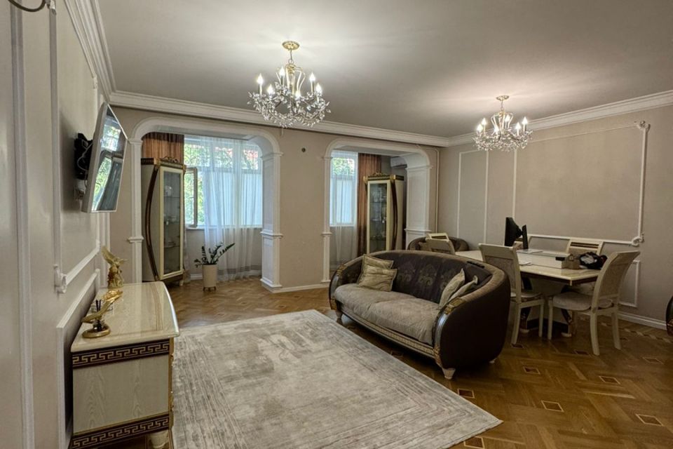 Продаётся 4-комнатная квартира, 150 м²