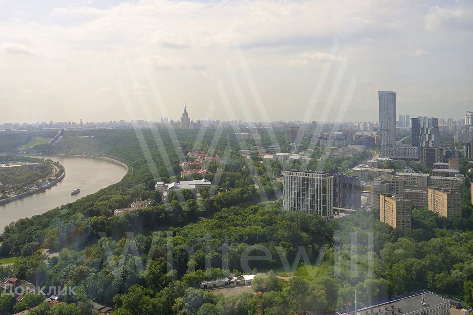 Продаётся 4-комнатная квартира, 165 м²