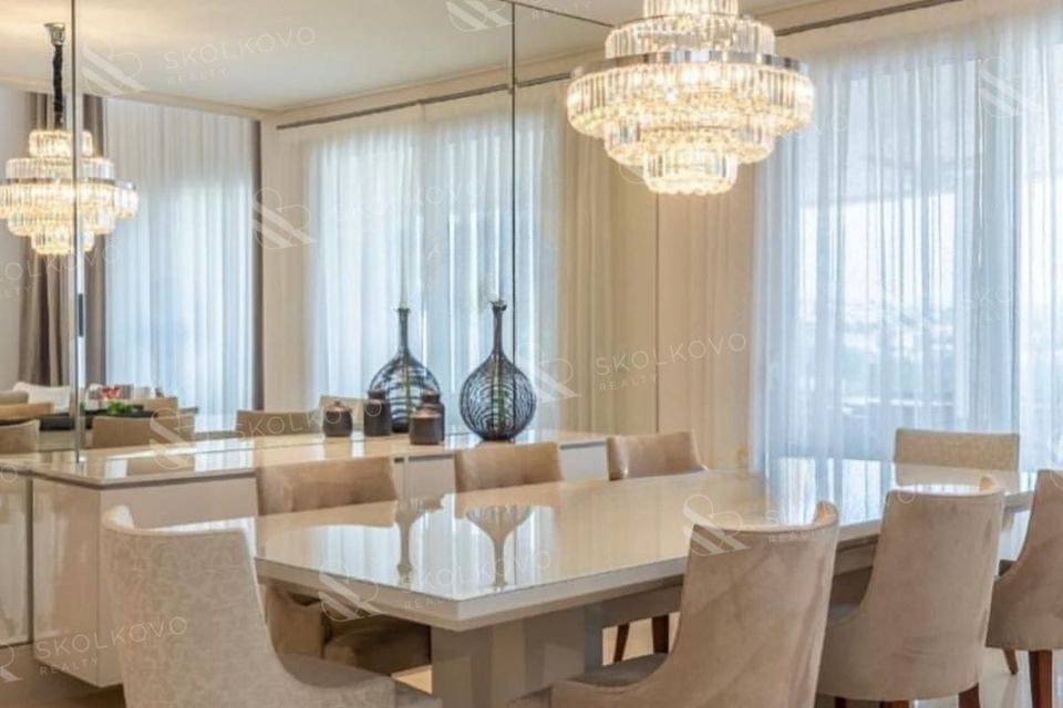Продаётся 4-комнатная квартира, 290 м²