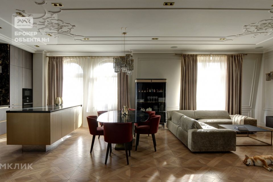Продаётся 4-комнатная квартира, 142 м²