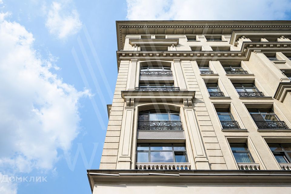 Продаётся 4-комнатная квартира, 169 м²